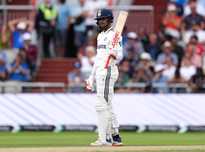 Gill, Rahul Resist England Onslaught, Steer India to Tea After Top-Order Collapse in Manchester Test