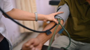 Do BP readings differ between arms? Doctor explains what it means