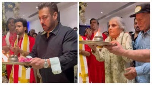 Salman Khan performs aarti as he celebrates Ganesh Chaturthi with parents Salim Khan and Salma Khan at sister Arpita Khan's residence - WATCH video