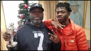 Lil Nas X's Father Heartbroken After Jail Visit: 'I Couldn't Do Anything But Cry'
Hoặc
Lil Nas X's Arrest: Father Shares Emotional Jail Visit, Rapper's Apology
Hoặc
Robert Stafford Recounts Lil Nas X's Jail Ordeal: 'We Shed Tears Together'