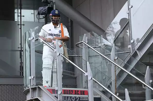 Pant shows resilience after toe injury