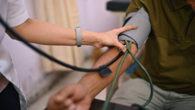 Do BP readings differ between arms? Doctor explains what it means